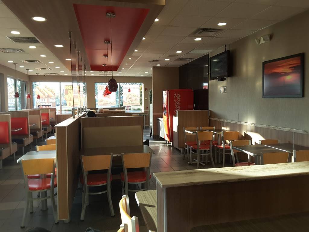 Burger King | restaurant | 409 Old Country Rd, Westbury, NY 11590, USA | 5163333653 OR +1 516-333-3653