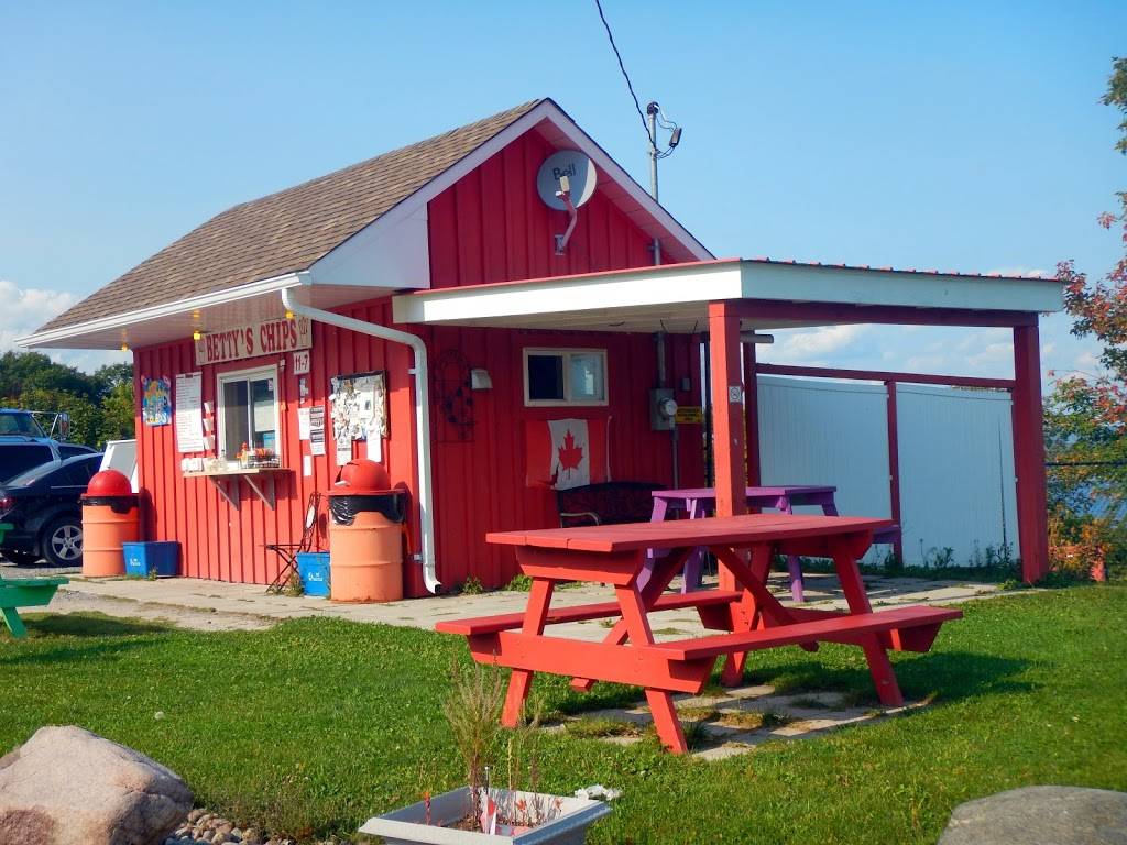 Bettys Chips | restaurant | 988 Centre St, Braeside, ON K0A 1G0, Canada | 6136234857 OR +1 613-623-4857