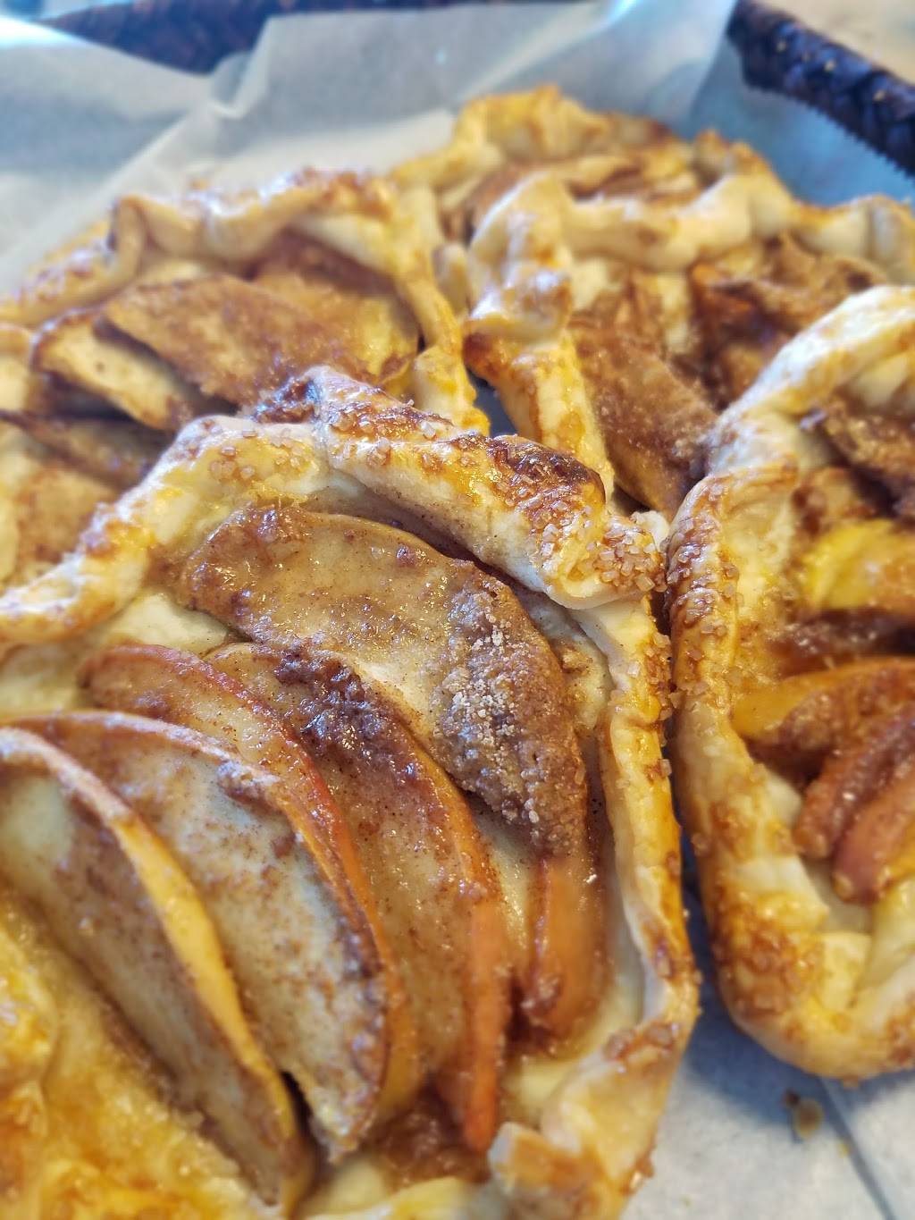 Wooden Spoon Bakery | restaurant | 21082 AL-25, Columbiana, AL 35051, USA | 2057460067 OR +1 205-746-0067