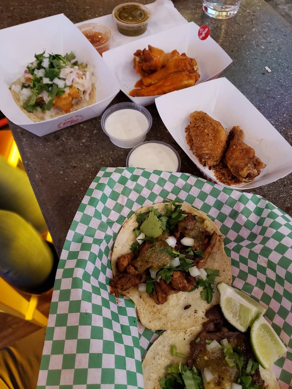 Tio Will Tacos and Wings Sports Bar | restaurant | 8270 S Houghton Rd, Tucson, AZ 85747, USA | 5205742029 OR +1 520-574-2029
