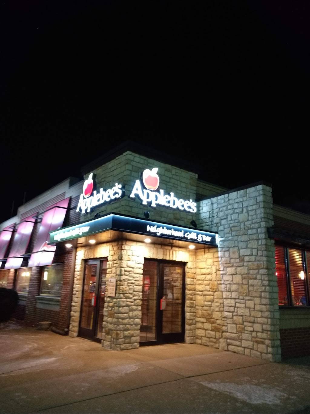 Applebees Grill + Bar | restaurant | 1966 N Henderson St, Galesburg, IL 61401, USA | 3093447325 OR +1 309-344-7325