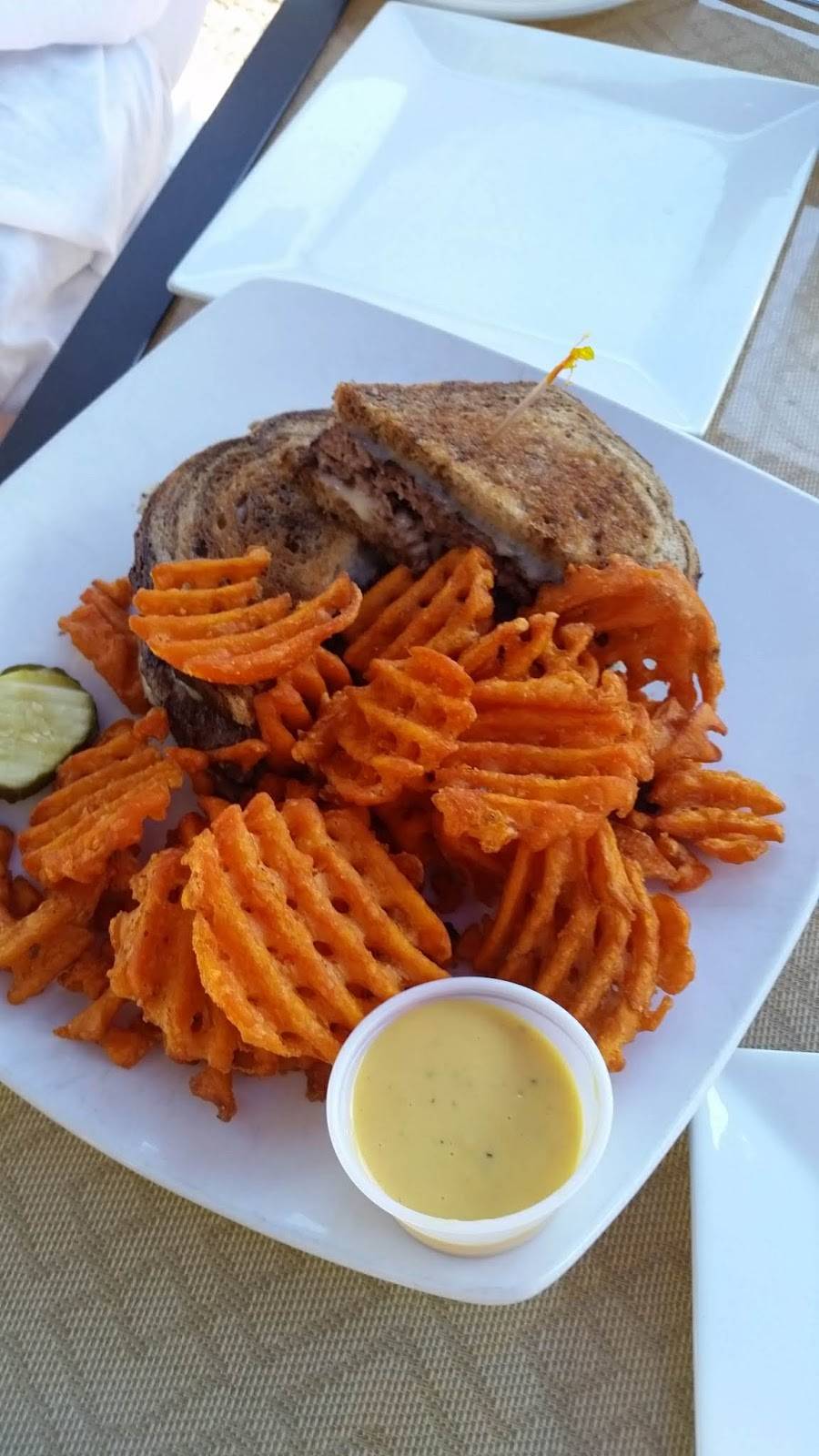 Twiggs American Gastropub | restaurant | 28 N Main St, St Albans City, VT 05478, USA | 8025241405 OR +1 802-524-1405