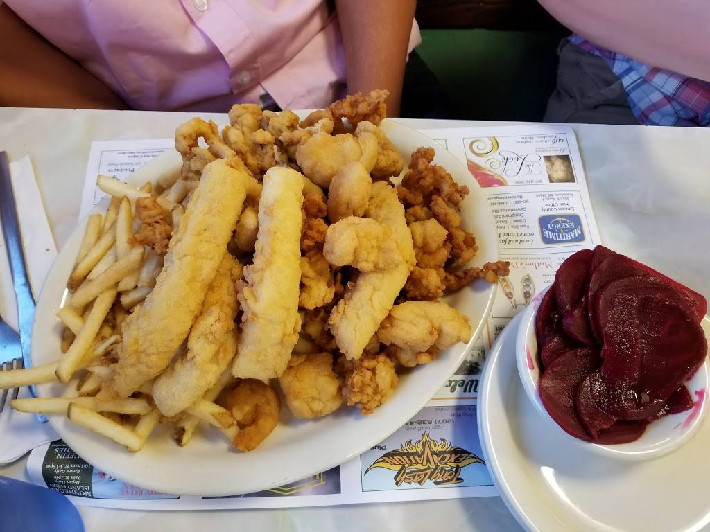 Moodys Diner | restaurant | 1885 Atlantic Hwy, Waldoboro, ME 04572, USA | 2078327785 OR +1 207-832-7785