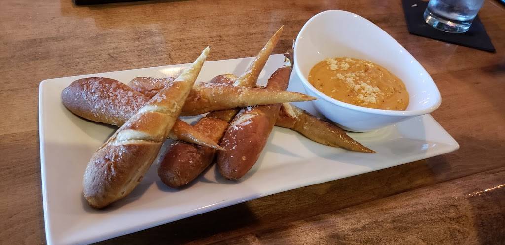 Black Mountain Tavern & Distillery | restaurant | 30855 N Cave Creek Rd, Cave Creek, AZ 85331, USA | 4805133372 OR +1 480-513-3372