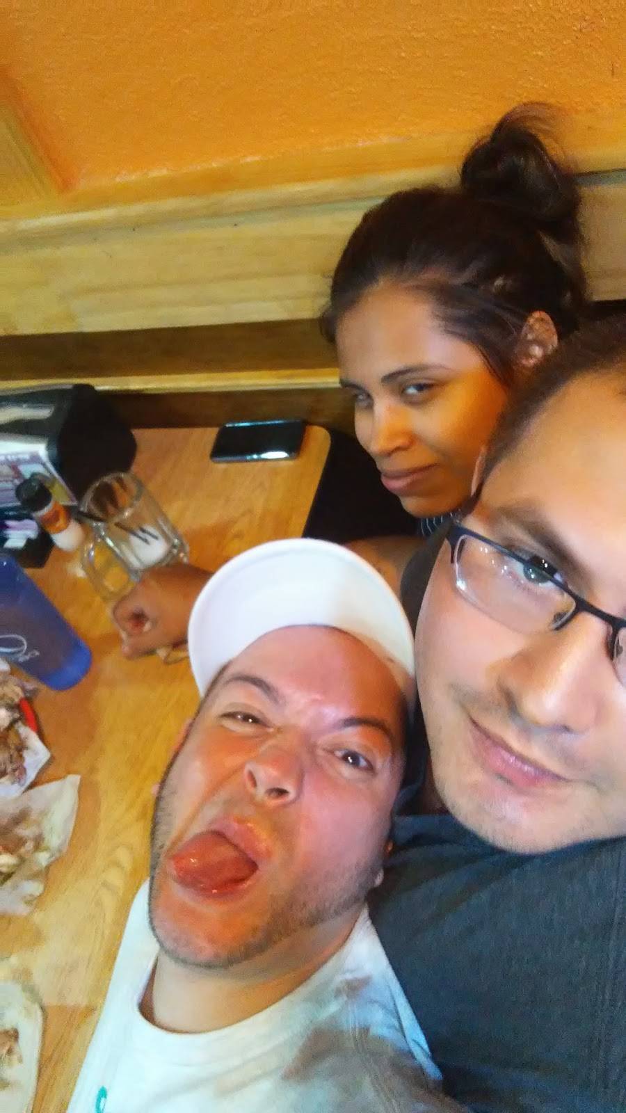 Brewingz | restaurant | 6006 Gulf Fwy, Houston, TX 77023, USA | 7139219464 OR +1 713-921-9464