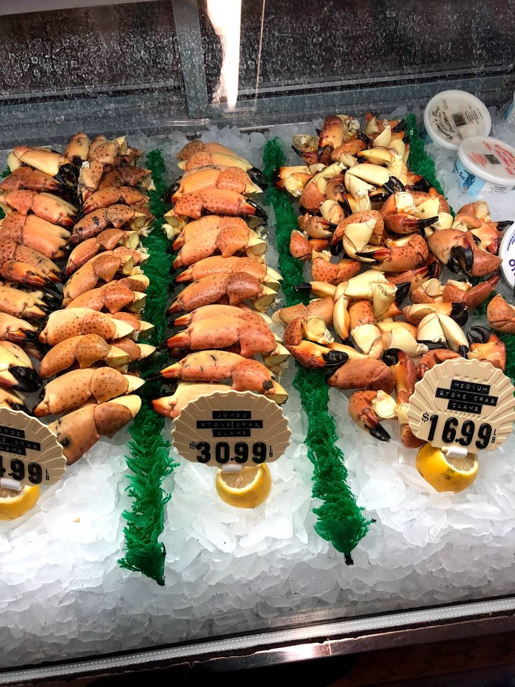 Charlies Fish House Restaurant | restaurant | 224 US-19, Crystal River, FL 34428, USA | 3527953949 OR +1 352-795-3949