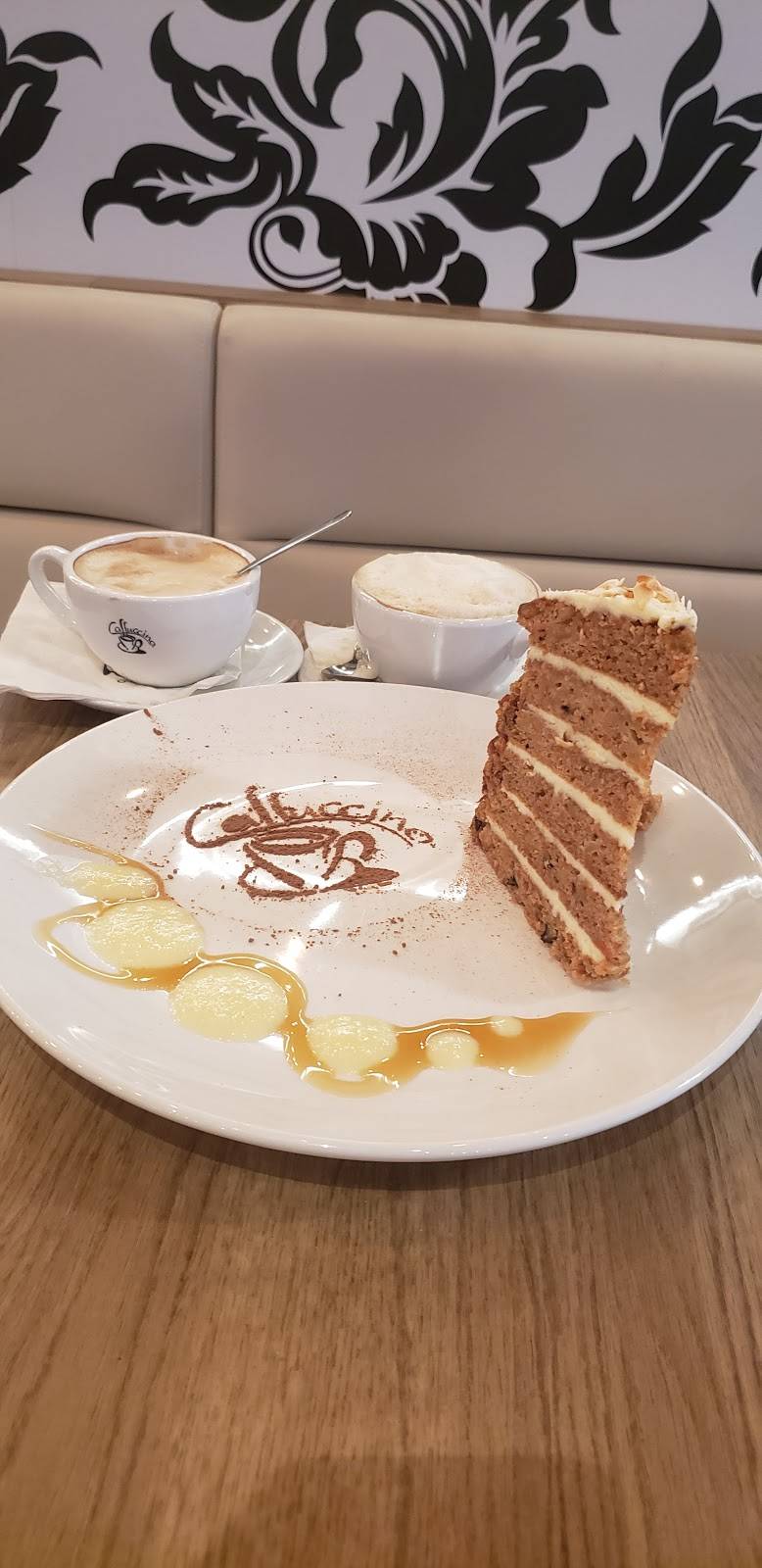 Caffuccino Granby | restaurant | 800 Rue Principale, Granby, QC J2G 2Y8, Canada | 5793653303 OR +1 579-365-3303