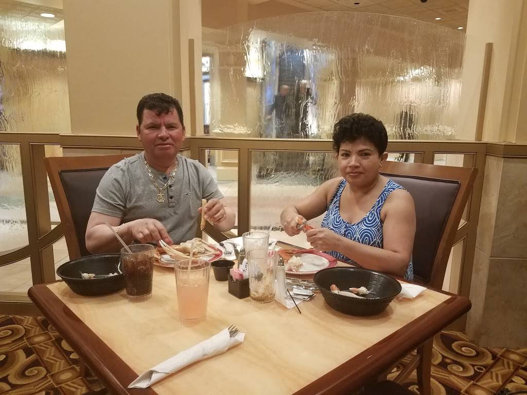 Epic Buffet | restaurant | 777 Hollywood Blvd, Lawrenceburg, IN 47025, USA | 8882746797 OR +1 888-274-6797