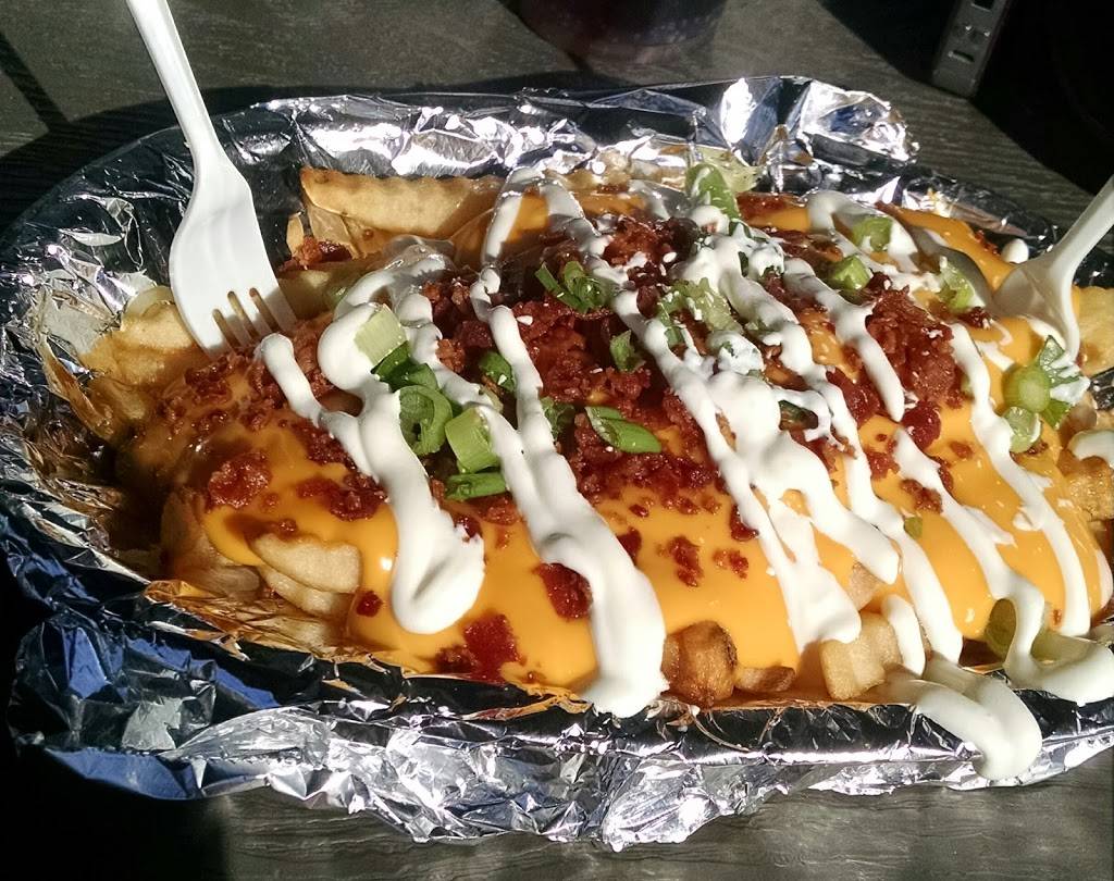 Grahams Beach Grill | restaurant | 5920 N Atlantic Ave, Cocoa Beach, FL 32931, USA | 3217837000 OR +1 321-783-7000