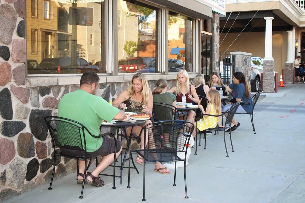 Zaynas Pizza | meal delivery | 714 E Brady St, Milwaukee, WI 53202, USA | 4142269999 OR +1 414-226-9999