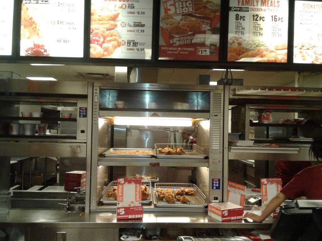 Popeyes Louisiana Kitchen | restaurant | 2960 C St, Anchorage, AK 99503, USA | 9075691919 OR +1 907-569-1919