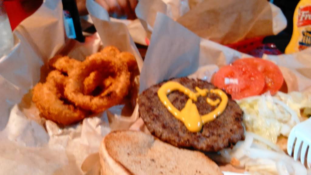 Armadillos Texas Style Burgers-City Base | restaurant | 2619 SE Military Dr, San Antonio, TX 78223, USA | 2106177797 OR +1 210-617-7797