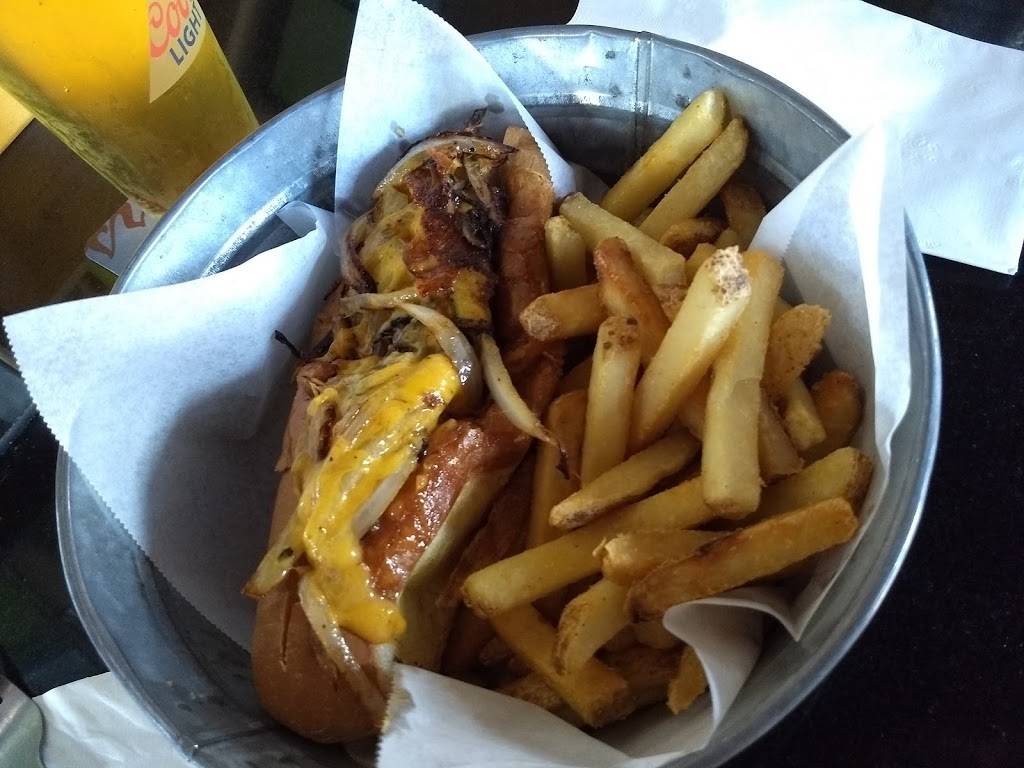 Roadhouse Country Bar & Grill | restaurant | 1901 S Bridge St, Yorkville, IL 60560, USA | 6303852571 OR +1 630-385-2571