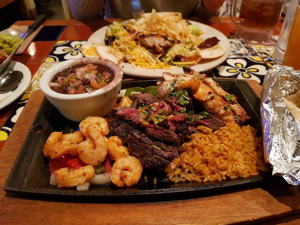 Chilis Grill & Bar | meal takeaway | 1765 Maple Ave, Evanston, IL 60201, USA | 8473289068 OR +1 847-328-9068