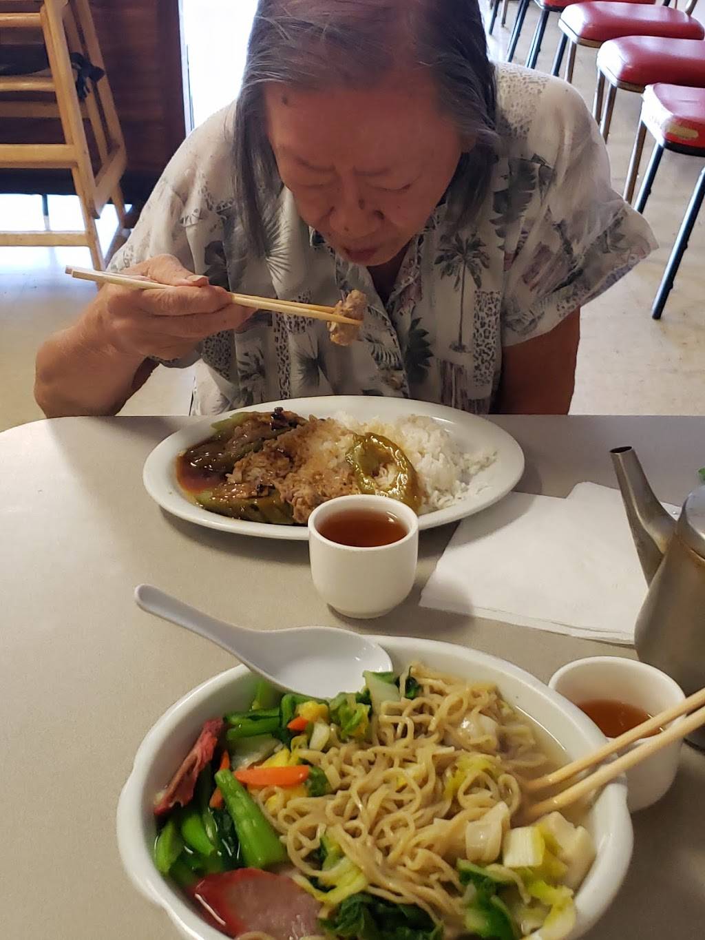 New Lius Chop Suey | restaurant | 1620 N School St, Honolulu, HI 96817, USA | 8088418668 OR +1 808-841-8668