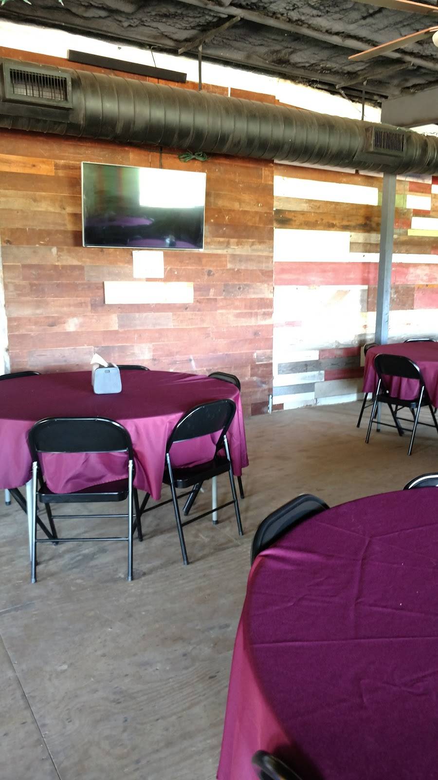 Whizzerville Hall | restaurant | 6320 FM713, Dale, TX 78616, USA | 5123984601 OR +1 512-398-4601