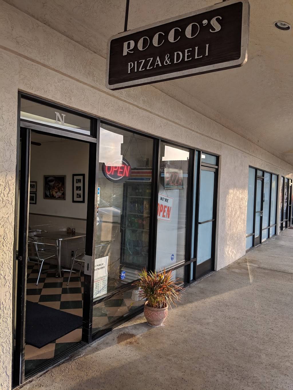 Roccos Pizza Deli | restaurant | 205 W Mission Ave, Escondido, CA 92025, USA | 7607389095 OR +1 760-738-9095