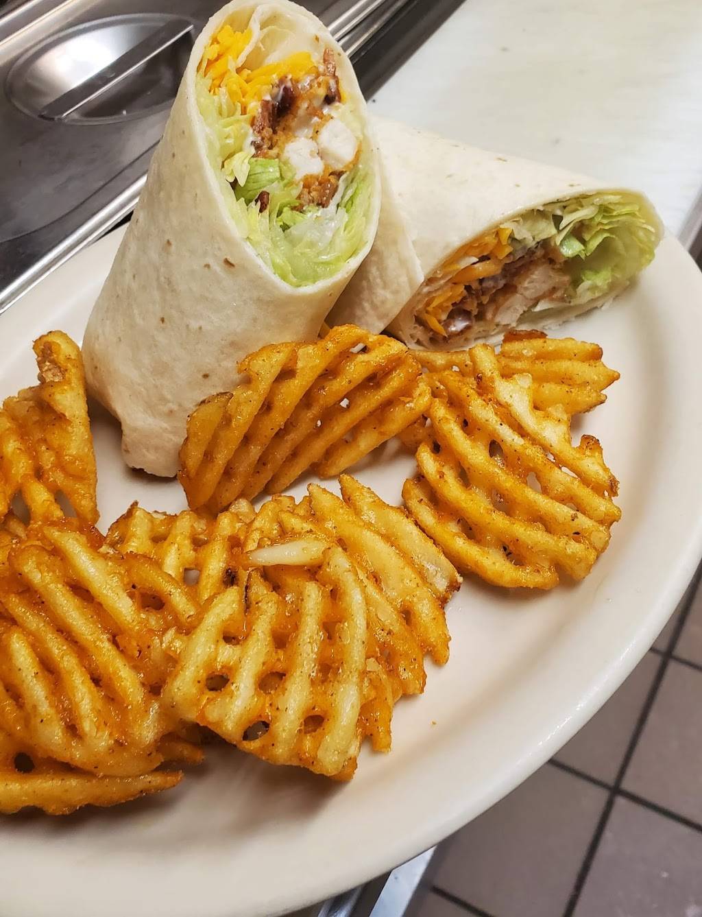 Home Plate Cafe Llc | restaurant | 804 S Main St, Shawano, WI 54166, USA | 7155263434 OR +1 715-526-3434