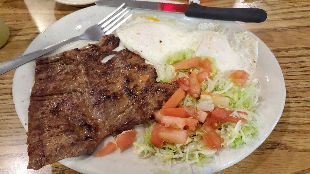 La Tapatia Restaurant | restaurant | 420 S San Patricio St, Sinton, TX 78387, USA | 3613641691 OR +1 361-364-1691