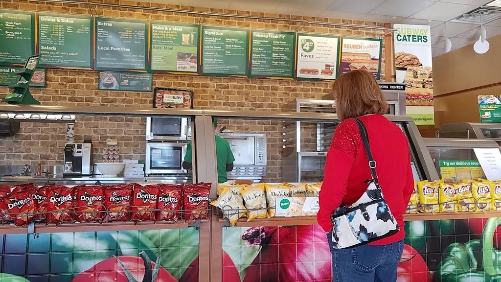 Subway | restaurant | 214 Abe Lincoln Dr, Athens, IL 62613, USA | 2176367636 OR +1 217-636-7636