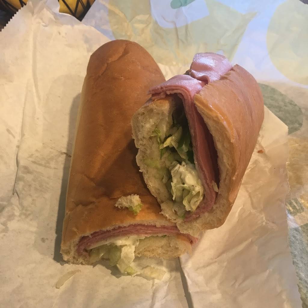 Subway Restaurants | restaurant | 279 Main St #132, Frisco, TX 75034, USA | 9727120988 OR +1 972-712-0988