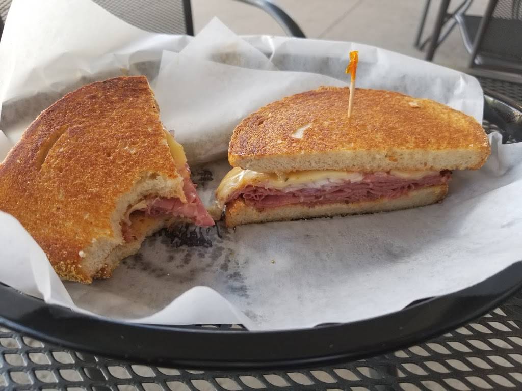 Dagwoods Deli & Catering | restaurant | 33179 Grand River Ave, Farmington, MI 48336, USA | 2484743800 OR +1 248-474-3800