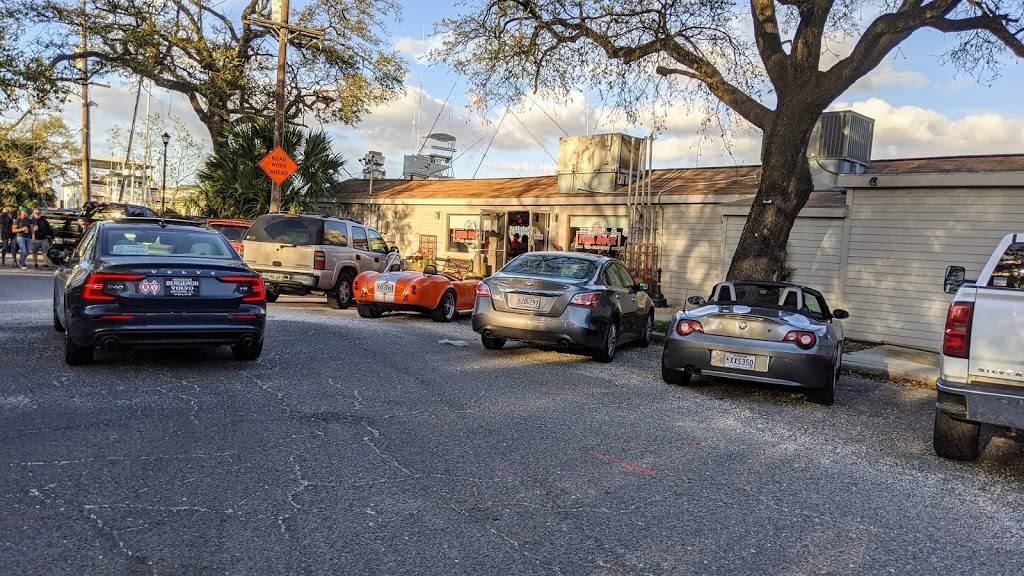 JBs Fuel Dock | restaurant | 126 S Roadway St, New Orleans, LA 70124, USA | 5045102260 OR +1 504-510-2260