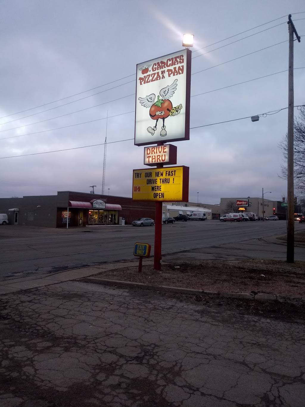 Garcias Pizza in a Pan | restaurant | 701 W Eldorado St, Decatur, IL 62523, USA | 2174241800 OR +1 217-424-1800