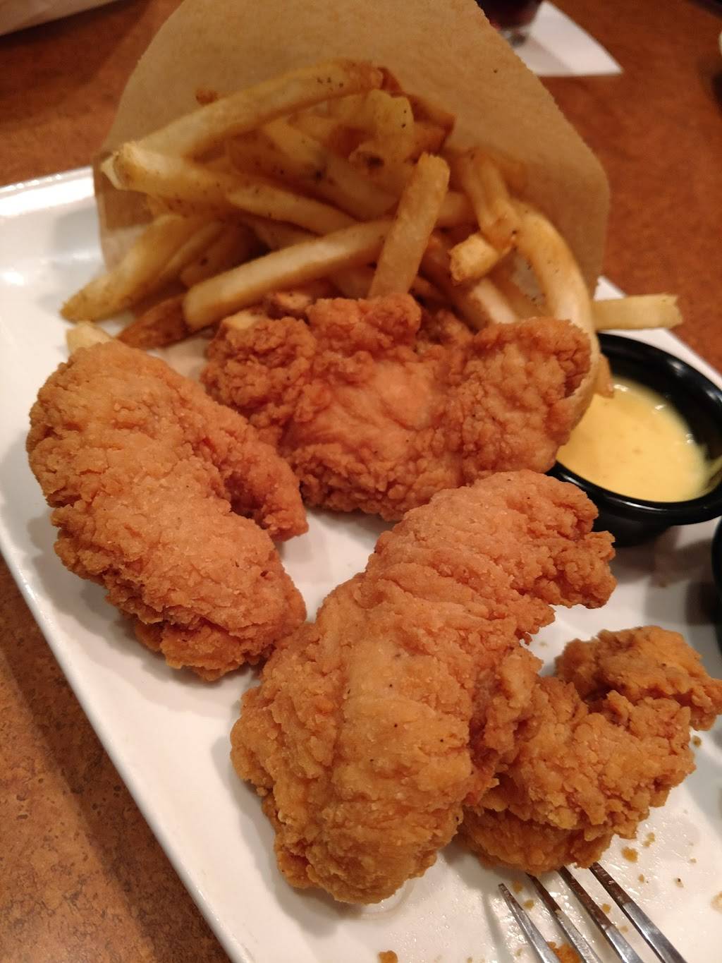 TGI Fridays | restaurant | 17430 W Bluemound Rd, Brookfield, WI 53045, USA | 2626419215 OR +1 262-641-9215