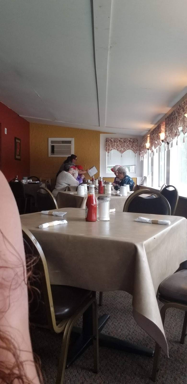 Rivers Edge Inn | restaurant | 2303 W 1st St, Dixon, IL 61021, USA | 8152887396 OR +1 815-288-7396