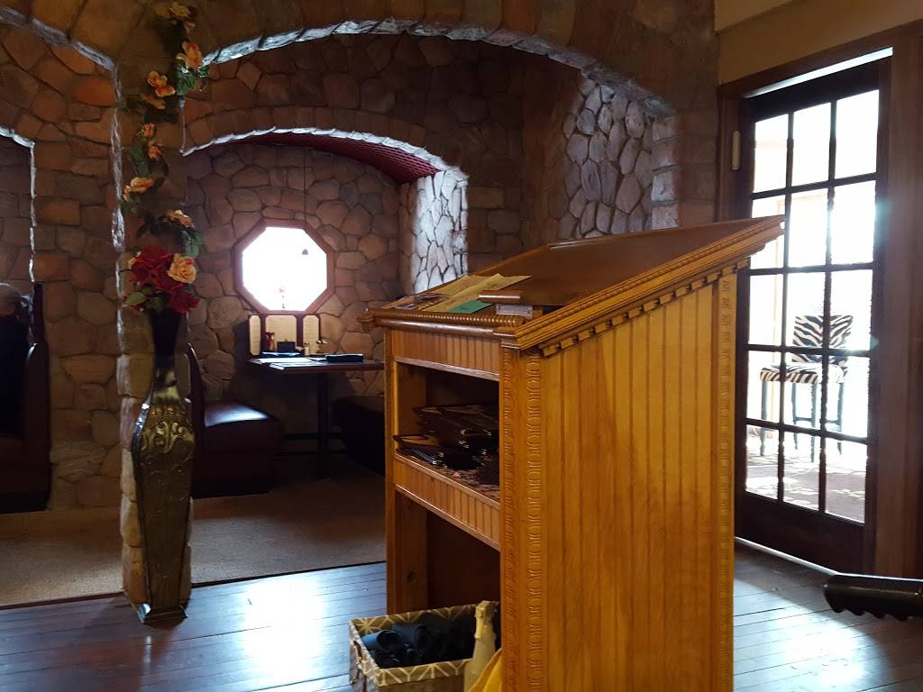 Shilohs Restaurant | restaurant | 504 Laconia Rd, Tilton, NH 03276, USA | 6035282528 OR +1 603-528-2528