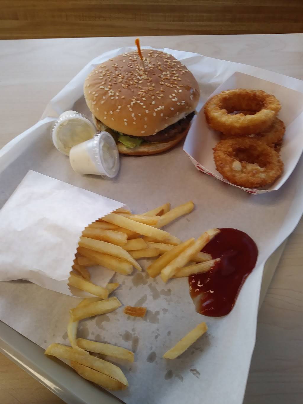 Classic 101 Burgers & Shakes | restaurant | 575 Ralston Ave, Belmont, CA 94002, USA | 6505920505 OR +1 650-592-0505