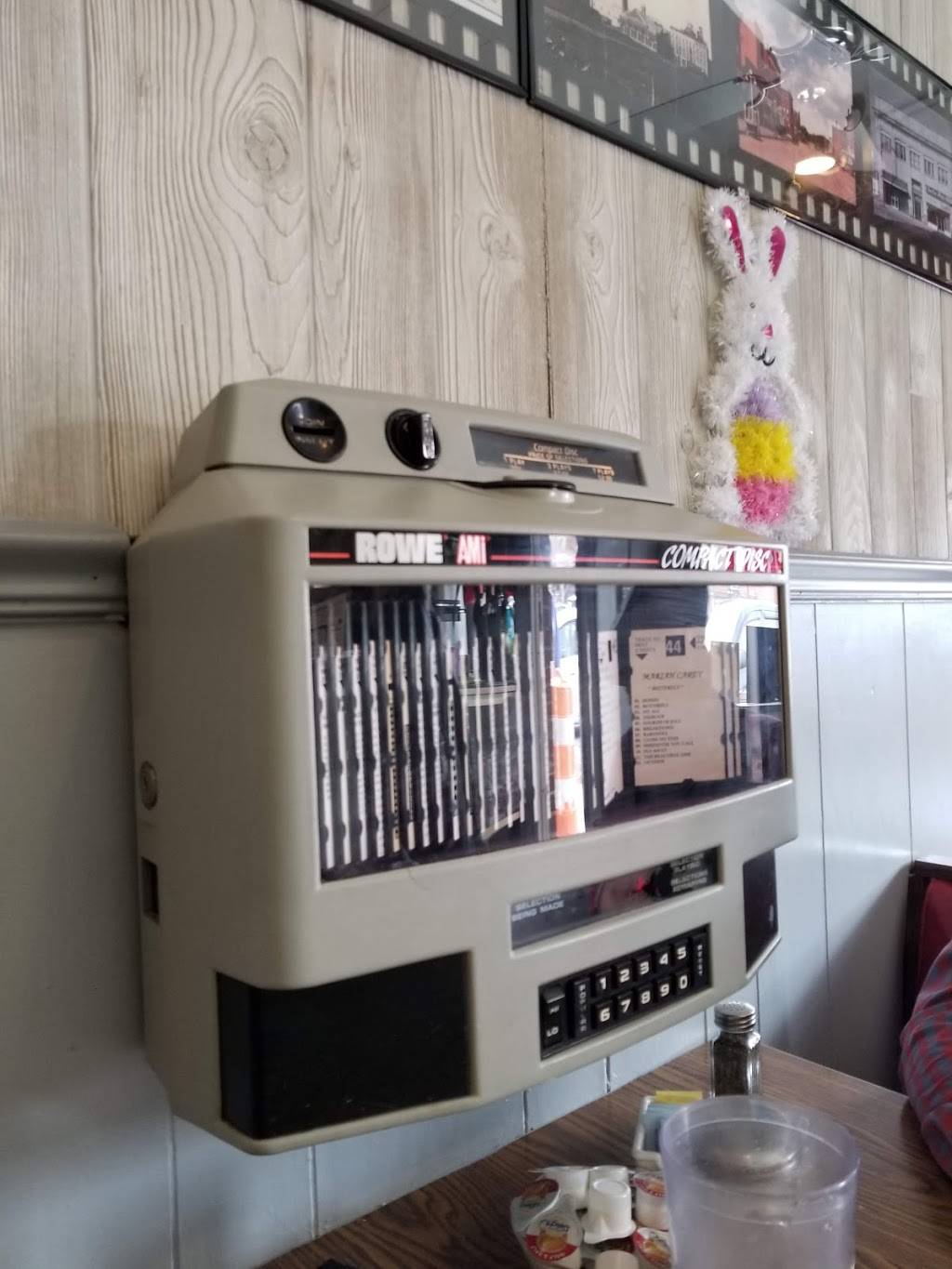 Tamis Place | restaurant | 223 N Main St, Mishawaka, IN 46544, USA | 5747033413 OR +1 574-703-3413