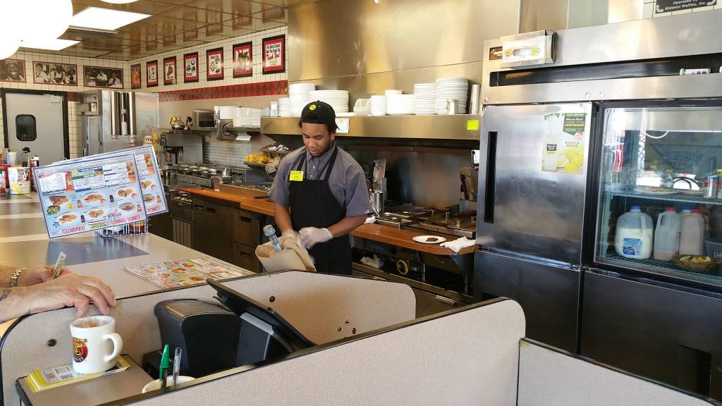 Waffle House | meal takeaway | 2621 S Lynhurst Dr, Indianapolis, IN 46241, USA | 3172445262 OR +1 317-244-5262