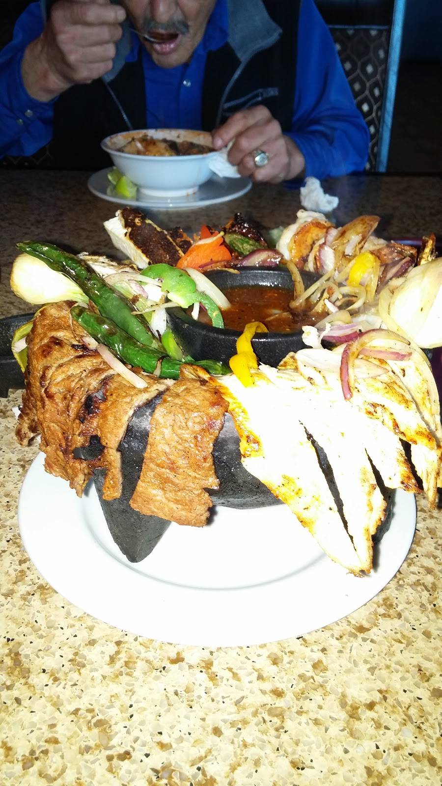 Mariscos El Barco Mexican Restaurant | restaurant | 1390 W 6th St #112, Corona, CA 92882, USA | 9513729000 OR +1 951-372-9000