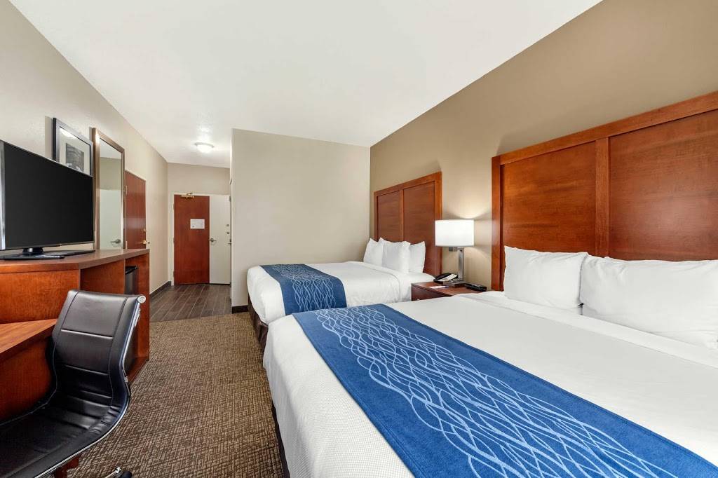 Comfort Inn Oklahoma City South - I-240 | restaurant | 7601 C A Henderson Blvd, Oklahoma City, OK 73139, USA | 4056313111 OR +1 405-631-3111