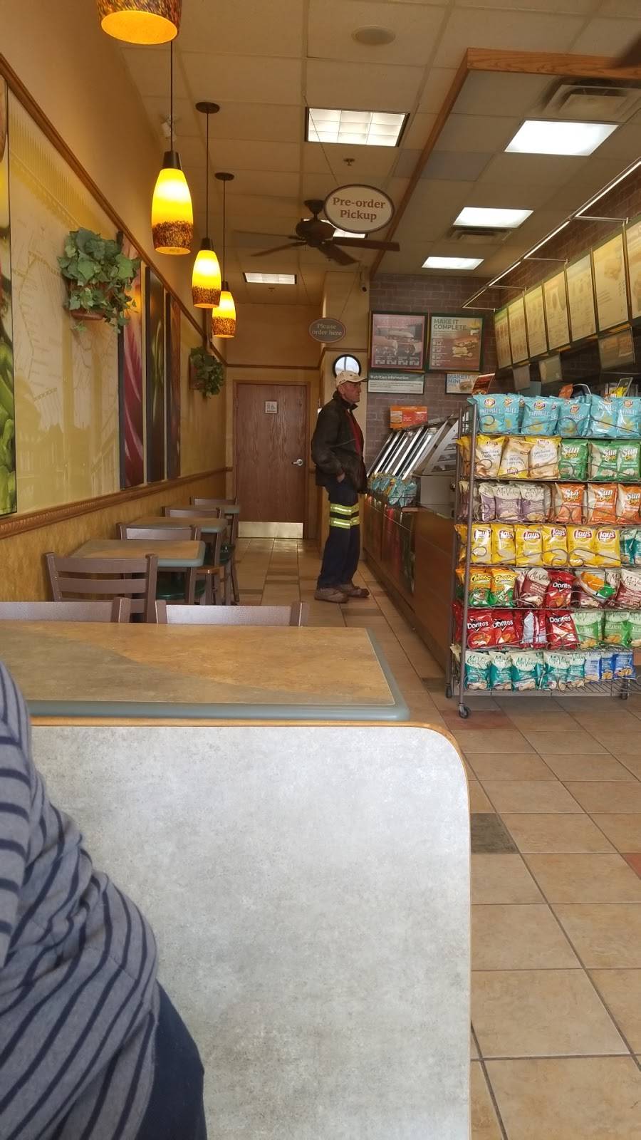 Subway | restaurant | 4521 Dundas St, Burlington, ON L7M 5B4, Canada | 9053199308 OR +1 905-319-9308