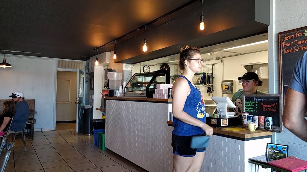 Leeway Franks | restaurant | 935 Iowa St, Lawrence, KS 66044, USA | 7858560890 OR +1 785-856-0890