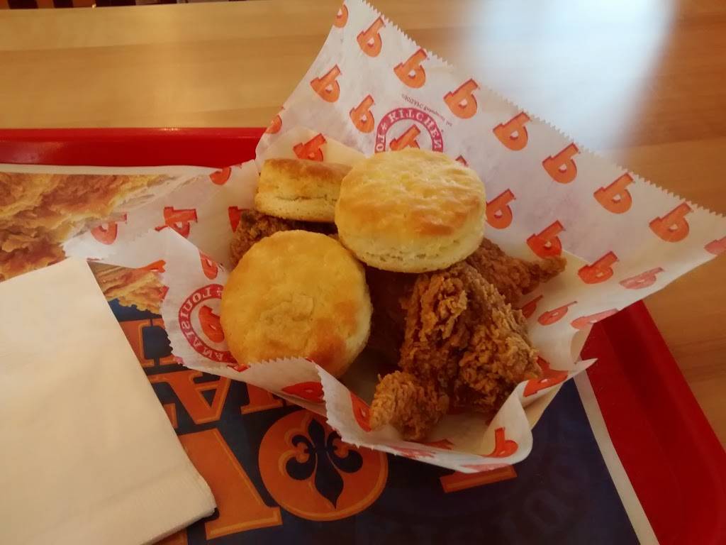 Popeyes Louisiana Kitchen | restaurant | 1917 W 15th St, Plano, TX 75075, USA | 9724238808 OR +1 972-423-8808