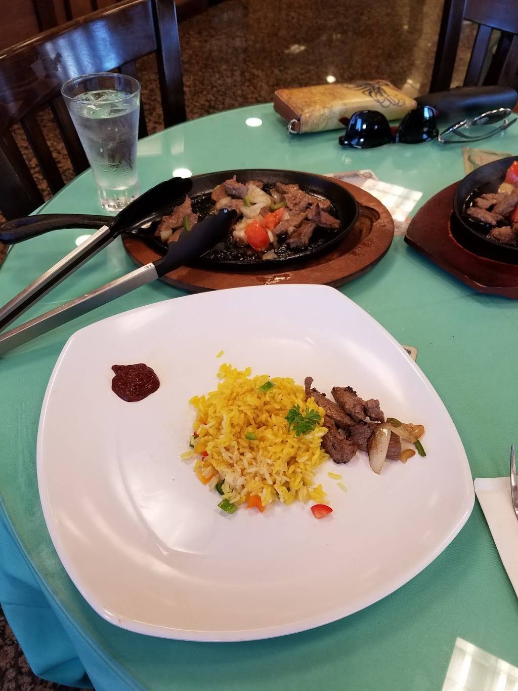 Veras Kitchen | restaurant | 9255 Center St, Manassas, VA 20110, USA | 7034797655 OR +1 703-479-7655