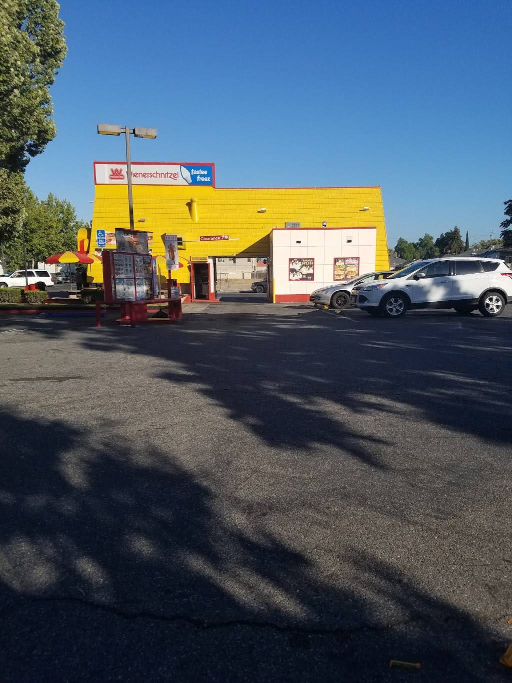 Wienerschnitzel | restaurant | 935 S 1st St, San Jose, CA 95110, USA | 4082977020 OR +1 408-297-7020