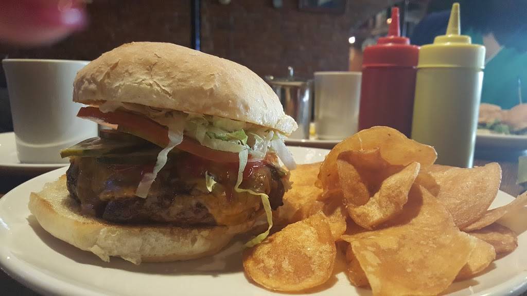 Churchills Food and Spirits | restaurant | 340 Saginaw St, Flint, MI 48502, USA | 8102383800 OR +1 810-238-3800