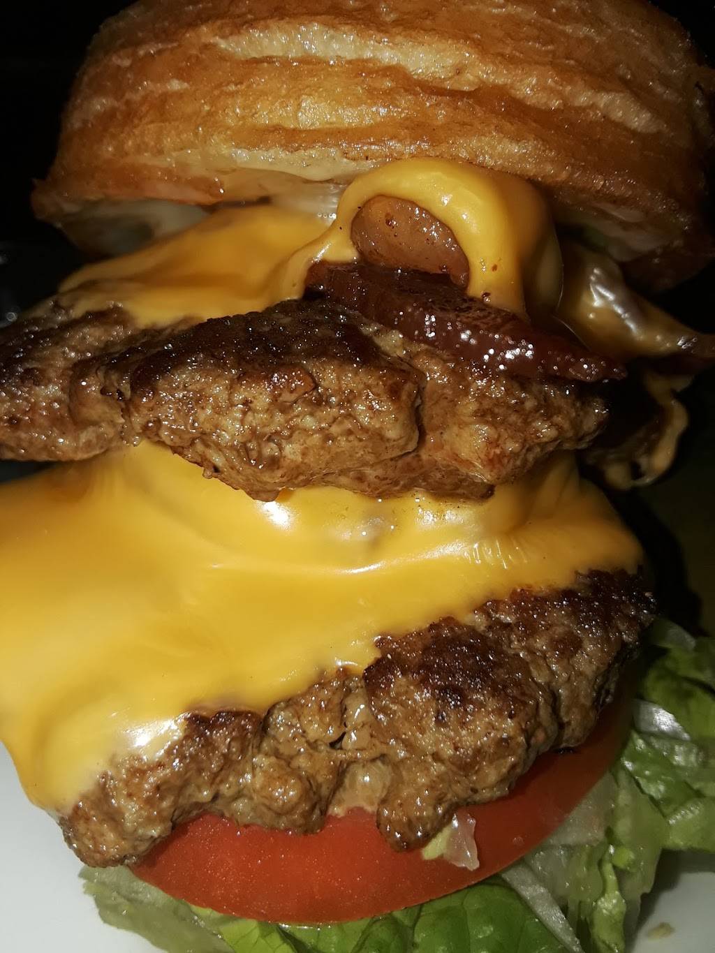 Hennesseys Tavern | restaurant | 2777 Roosevelt St, Carlsbad, CA 92008, USA | 7607296951 OR +1 760-729-6951