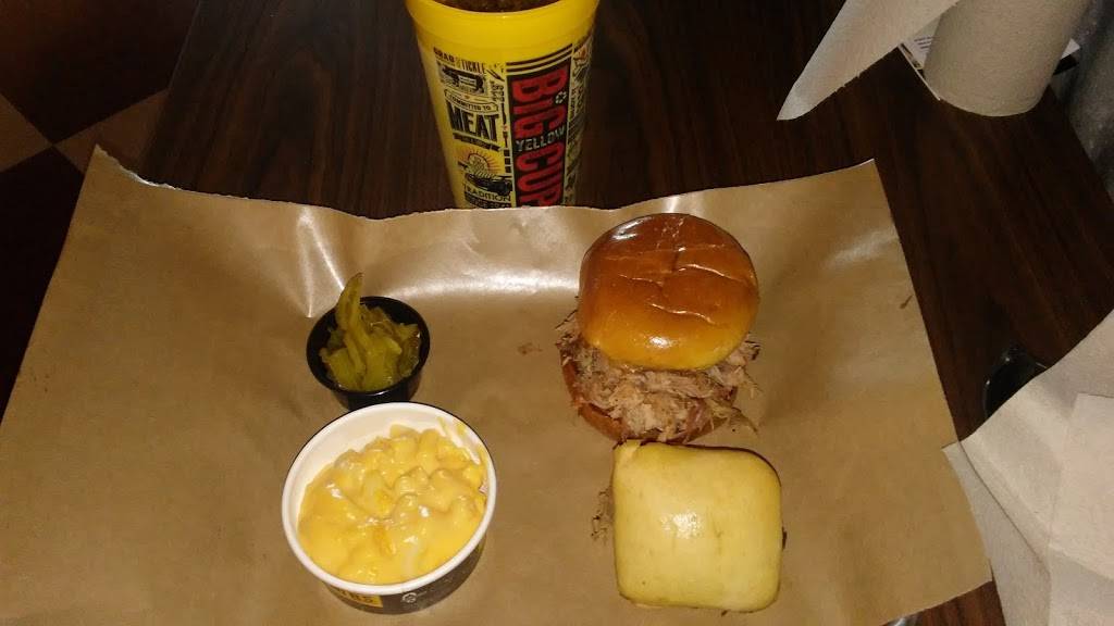 Dickeys Barbecue Pit | restaurant | 4204 W Green Acres Rd Ste 140, Rogers, AR 72758, USA | 4793724626 OR +1 479-372-4626