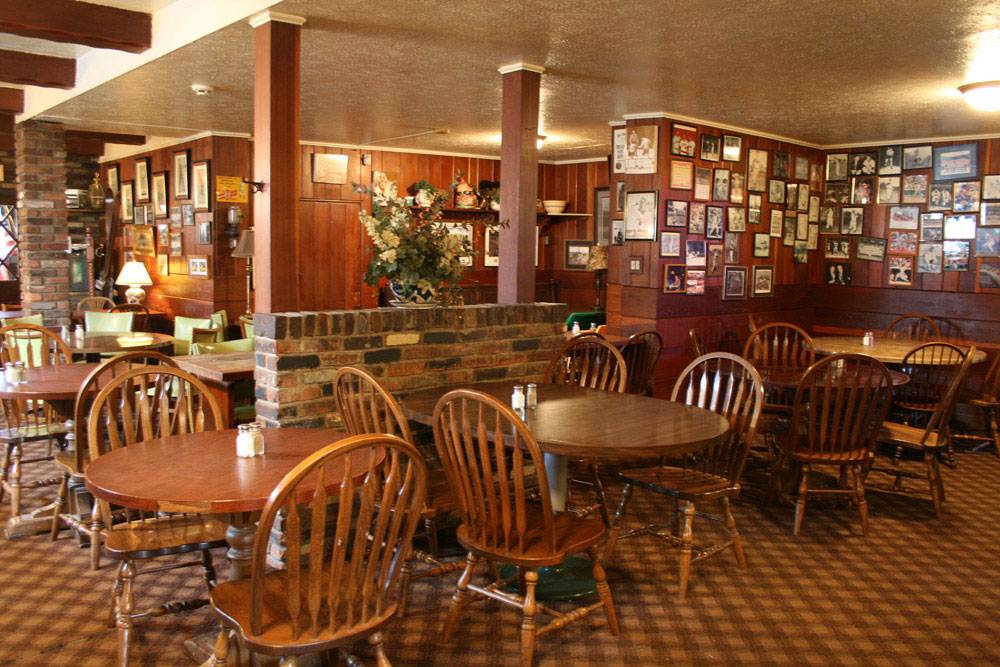 Sokolowskis University Inn | restaurant | 1201 University Rd, Cleveland, OH 44113, USA | 2167719236 OR +1 216-771-9236