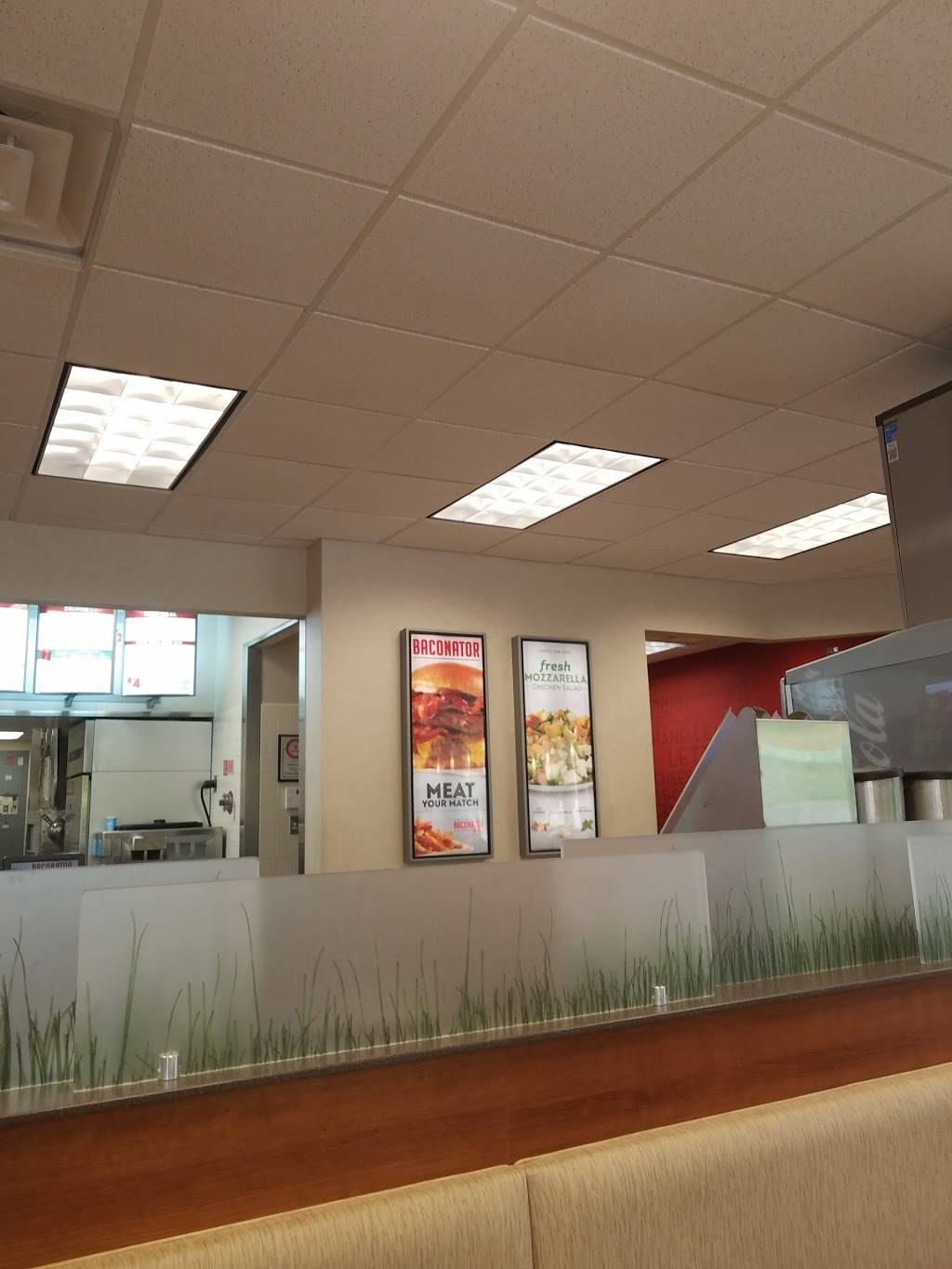 Wendys | restaurant | 9 Quaker Village Shopping Center, Leetsdale, PA 15056, USA | 4127499227 OR +1 412-749-9227