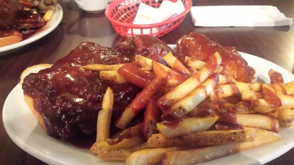 Charlie Staples Bar-B-Q | restaurant | 372 W Rayen Ave, Youngstown, OH 44502, USA | 3307437427 OR +1 330-743-7427