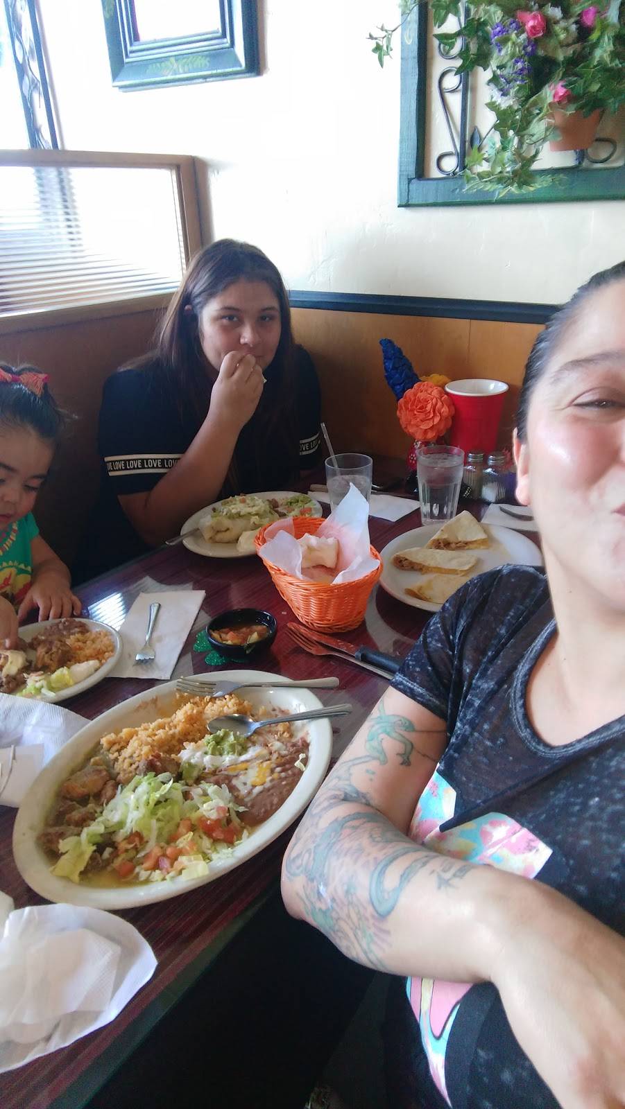 Cucas Restaurant | restaurant | 936 E Olive Ave, Fresno, CA 93728, USA | 5592370111 OR +1 559-237-0111