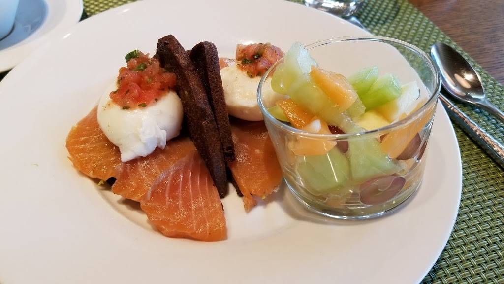 Urbana Craeft Kitchen & Market | restaurant | 3200 E 81st St #200, Bloomington, MN 55425, USA | 9526585039 OR +1 952-658-5039