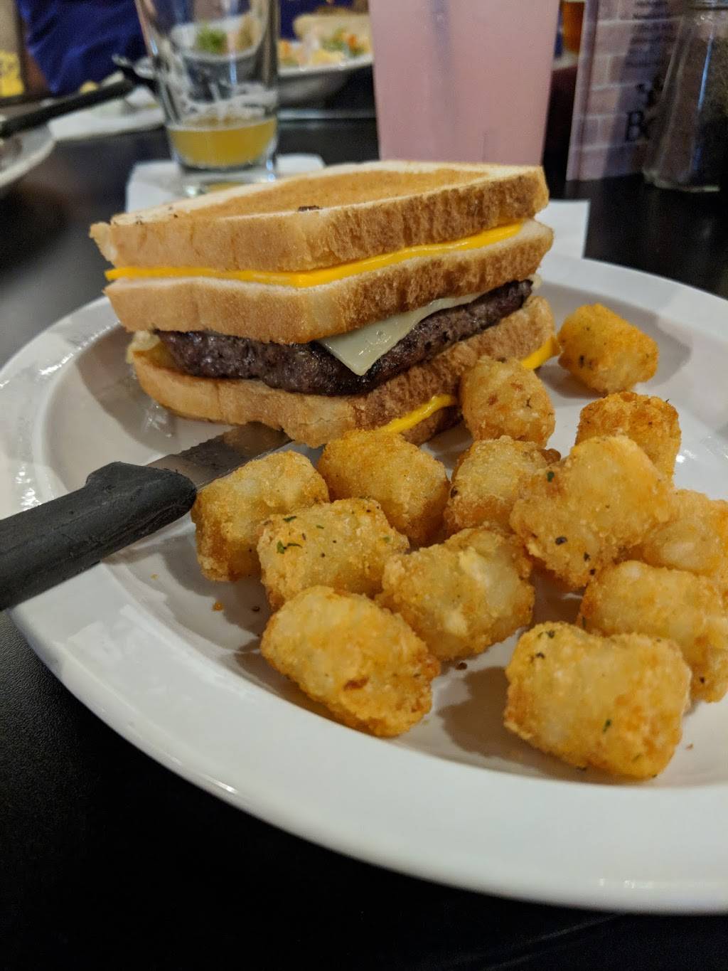 Olde Bostons Restaurant & Pub | restaurant | 809 Central Ave # 110 # 110, Fort Dodge, IA 50501, USA | 5159555333 OR +1 515-955-5333